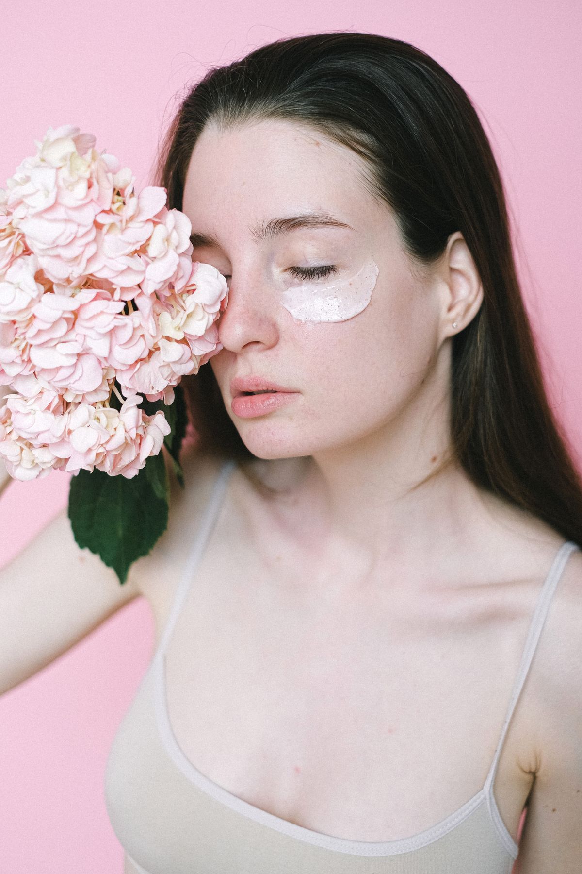 Glowing, radiant skincare routine with moisturizing cream at Aluxe Aesthetics, Kolkata